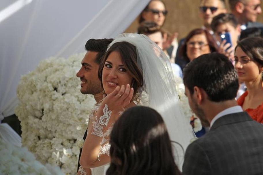Ed eccola la sposa: Katia Ancelotti, all’altare col suo Mino Fulco. Lui, professione nutrizionista, lavora al Real Madrid. Coincidenze? Lapresse